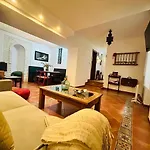 El Balcón Del *